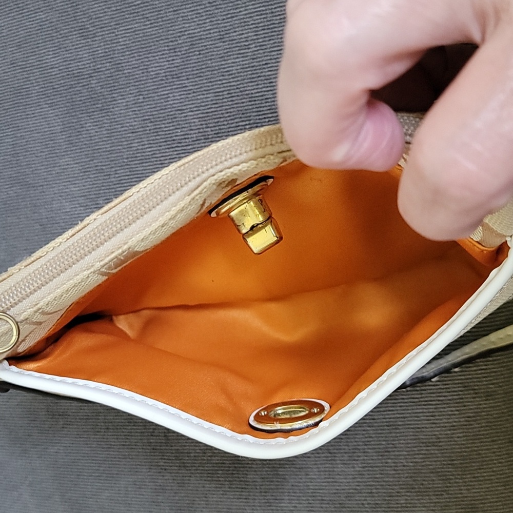 Coach signature C wristlet - Picture 10 of 13